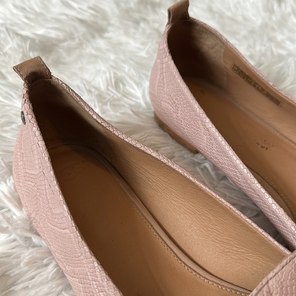 UGG snake skin flats size 8 - Picture 2 of 14